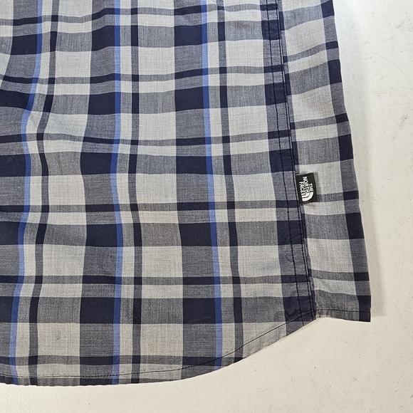 The North Face Men's Gray Blue Plaid Large Short Sleeve Casual Buttondown Shirt - Picture 6 of 10